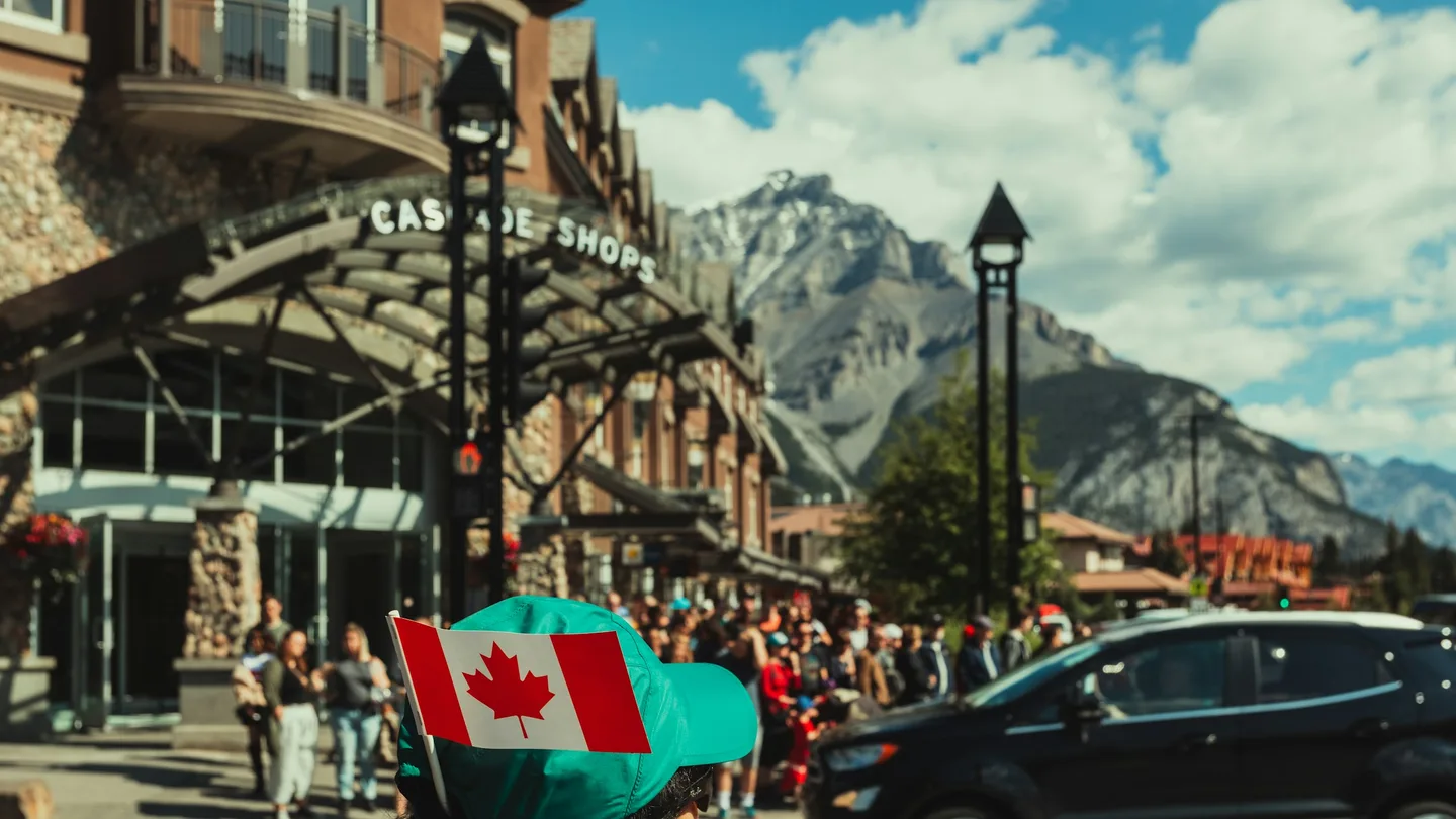 Canada’s official airport transport still has a visibility problem